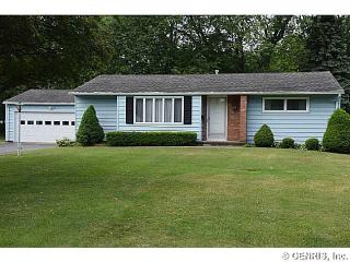 15 Entress Dr, Rochester, NY 14624-4016