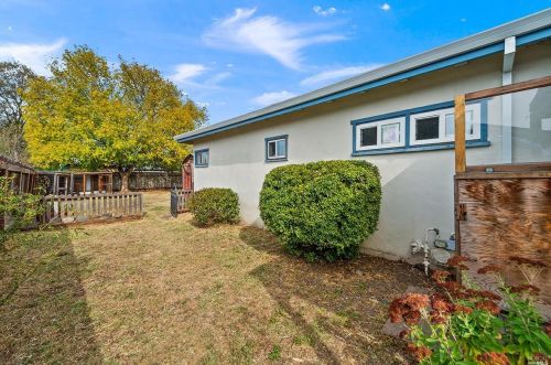 1233 Gloria Dr, Santa Rosa CA 95407-7483 exterior