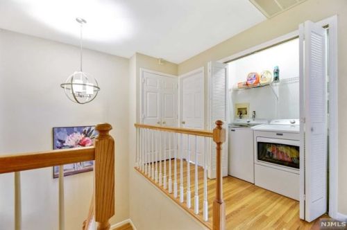 28 Iris Cir, Ridgewood NJ  07452-3428 exterior