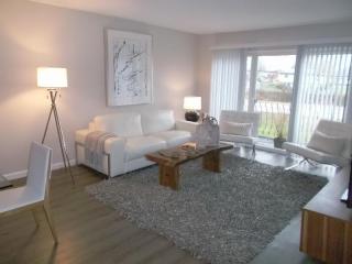 3 Admiralty Dr, Middletown RI  02842-6409 exterior