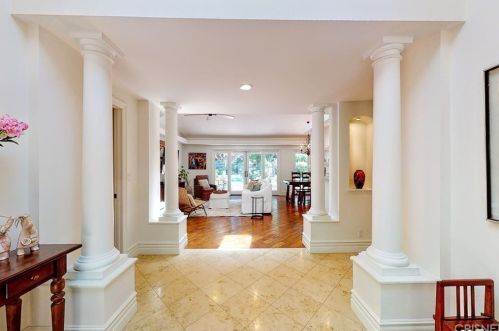 22926 Wrencrest Dr, Calabasas CA  91302-1866 exterior