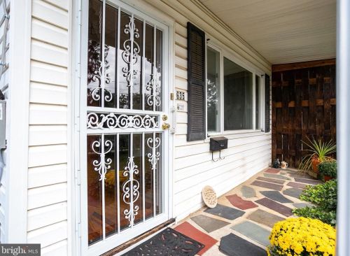 635 3rd St, Florence, NJ 08518-2105