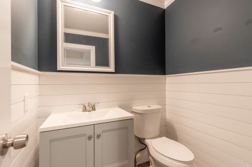 26 Patchogue Rd, Scotts Beach NY  11789-1422 exterior