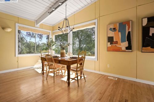 6400 Heather Ridge Way, Oakland, CA 94611-1208