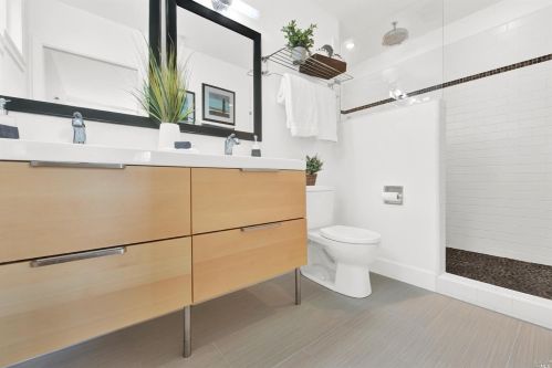 1000 Woodridge Dr, Vacaville CA  95687-6440 exterior