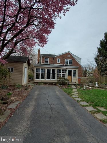 1807 Pine St, Norristown, PA 19401-3041