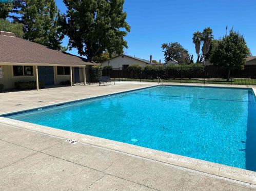 42 Meadowbrook Ave, West Pittsburg CA  94565-5552 exterior
