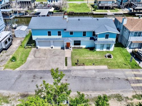 77 Bayou Vista Dr, Hitchcock, TX 77563-2510