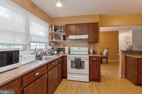 28 Essex Ln, Willingboro NJ  08046-2243 exterior