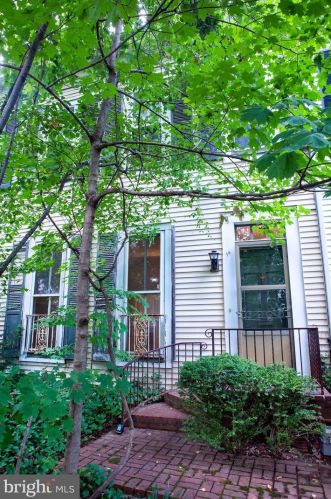 14 3rd St, Washington, DC 20003-3814