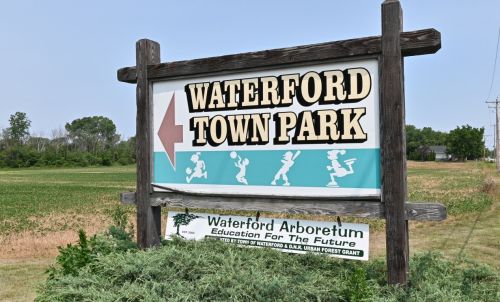 28842 Stone Ridge Ct, Waterford WI  53185-5609 exterior