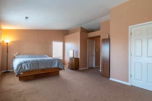 2070 Carousel Dr, Hollister CA  95023-5665 exterior