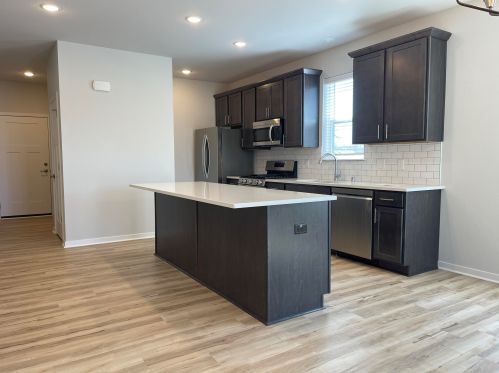 922 Foxwalk Dr, Waterford, WI 53185-3356