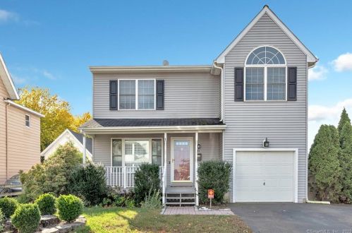 21 Wesley St, Ansonia, CT 06401-1117