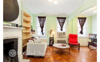 186 Hall St, Brooklyn, NY 11205-5001