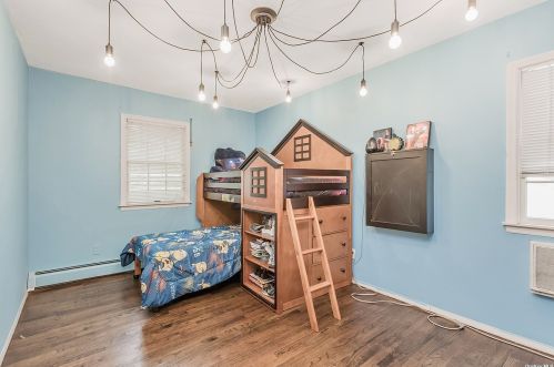 6 Stuart Ct, Huntington Station NY  11746-4237 exterior