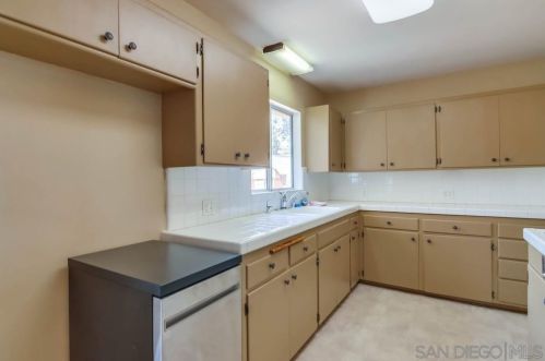 6100 Henderson Dr, La Mesa CA  91942-4016 exterior