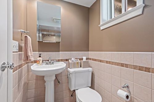 10 White Birch Dr, Crotonville NY  10562-2521 exterior