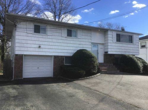 1668 Prospect Ave, Hempstead, NY 11554-2932