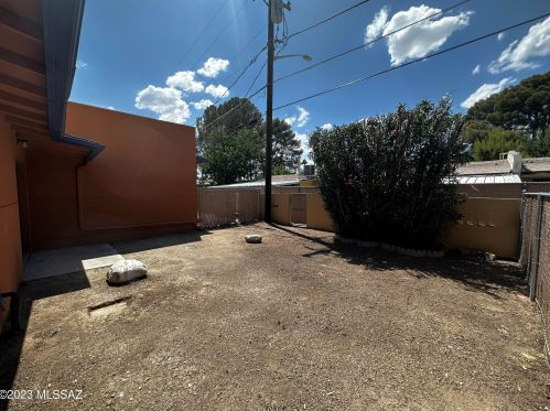 350 Silverbell Rd, Tucson AZ  85745-2639 exterior