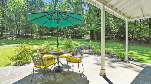 38 Candle Hill Rd, Danbury CT  06812-2414 exterior