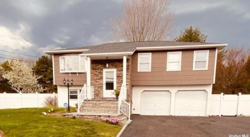 21 Echo Ave, Mount Sinai, NY 11766-2000