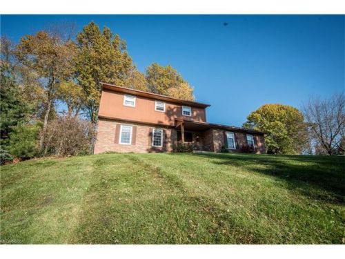 4582 Louise Dr, Canton, OH 44718-1838