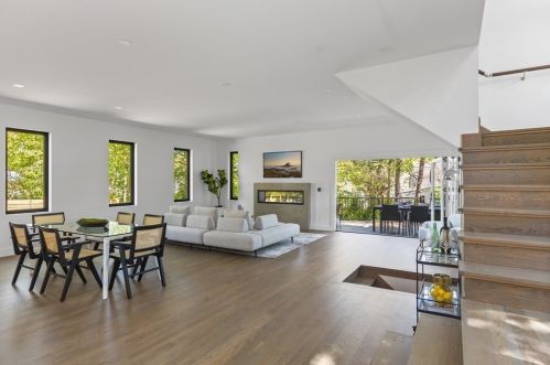 74 Circuit Ave, Newton, MA 02461-1603