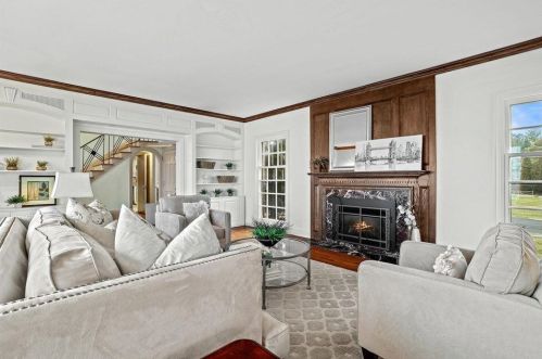 9614 Lake Ter, Milwaukee WI  53217-4346 exterior