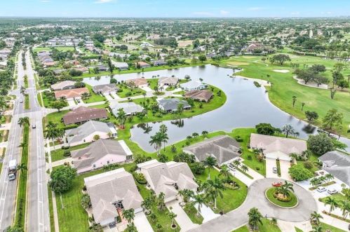 108 Bermuda Dunes Ct, Naples FL  34113-7670 exterior