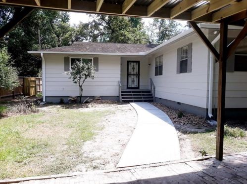 1327 Beech Dr, Conroe TX  77385-9710 exterior