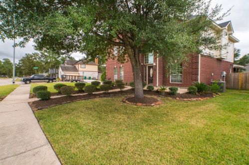 1906 Northampton Dr, Conroe TX  77303-1845 exterior