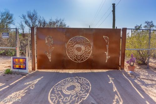 6181 Van Ark Rd, Tucson, AZ 85743-9381