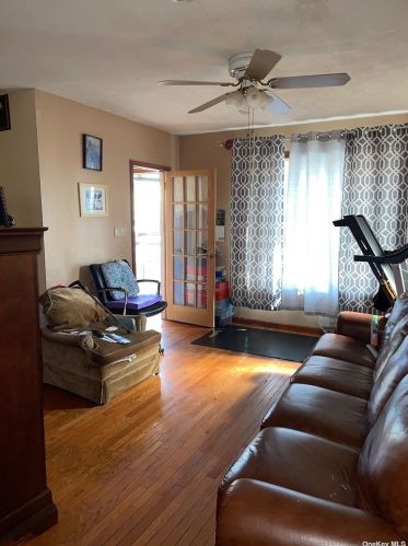 112-24 197th St, Jamaica, NY 11412-1404