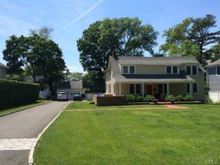 19 Van Rensselaer Ave, Stamford, CT 06902-8018
