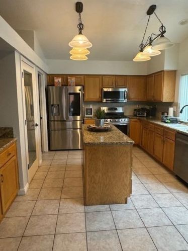 8666 Irish Moss Ct, Elk Grove CA  95624-4020 exterior