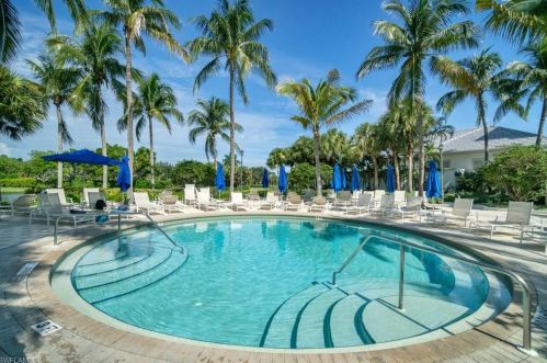 8461 Bent Creek Ct, Naples FL  34114-9400 exterior