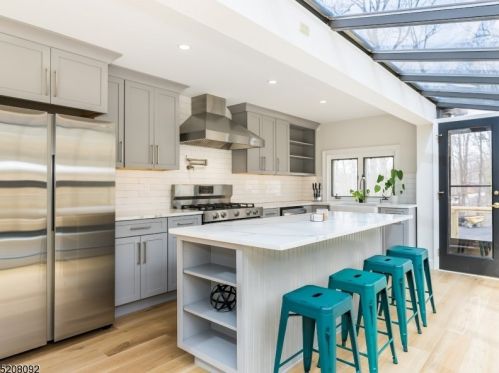 104 King George Rd, Warren NJ  07059-6955 exterior