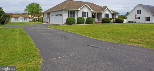 105 Lucky First Dr, Harrington, DE 19952-2494