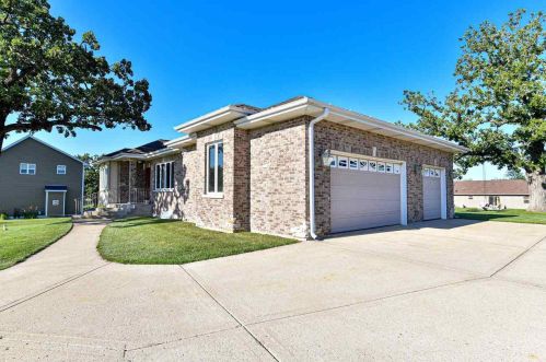 720 Meadow Ct, Twin Lakes, WI 53181-9180