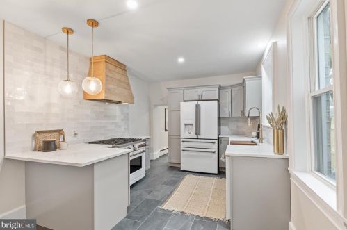 504 Lemon St, Lancaster PA  17603-3323 exterior