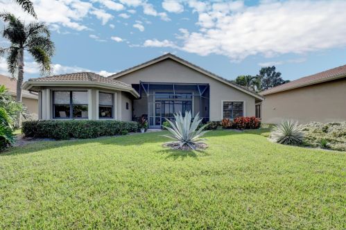 7956 Via Grande, Boynton Beach FL  33437-7520 exterior