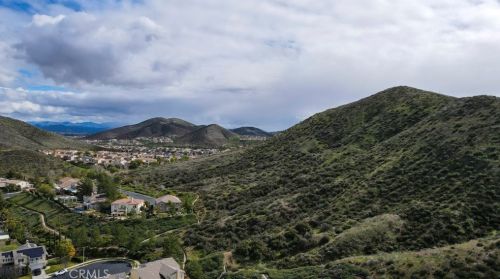 35595 Desert Rose Way, Lake Elsinore CA  92532-2905 exterior