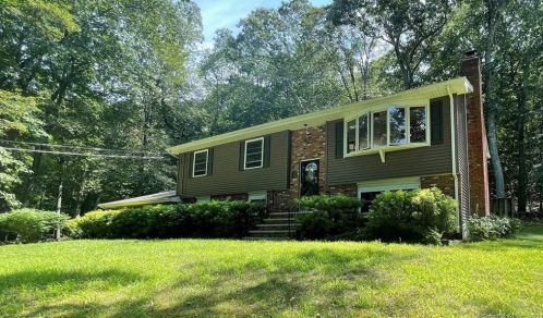 18 Stonybrook Rd, Gales Ferry, CT 06335-1043
