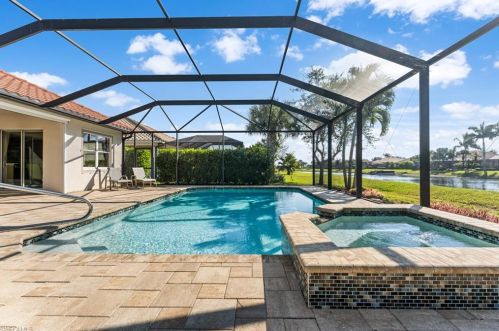 9463 Quarry Dr, Naples FL  34120-5223 exterior