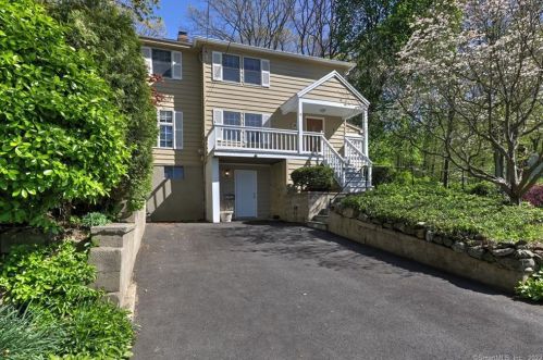 8 Caroline St, Bridgeport, CT 06608-2039
