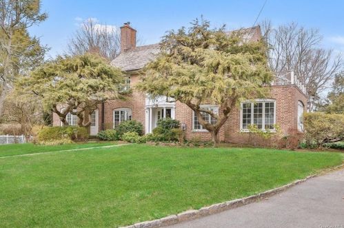 4 Oxford Rd, White Plains, NY 10605-3603