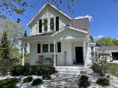 124 Columbia St, Chilton WI  53014-1418 exterior