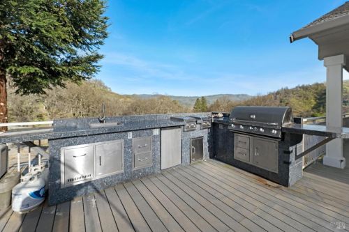 750 Boonville Rd, Ukiah CA  95482-9399 exterior