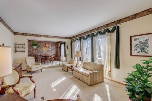 5973 Sugarbush Ln, Greendale, WI 53129-2624